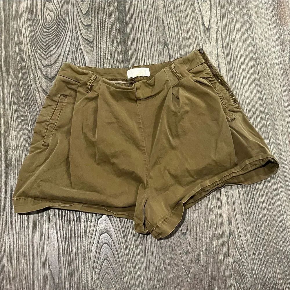 Anthropologie Kelyn Pleated City Shorts High Rise Relaxed Fit Moss Green Size 2